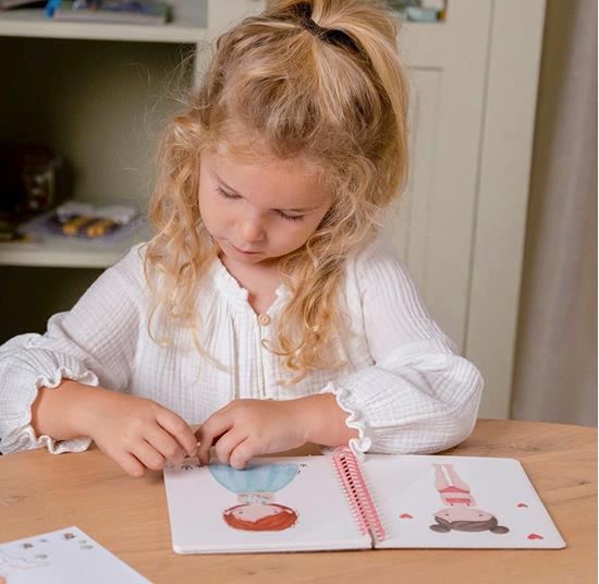 Little Dutch - Libro Dress Me Up Rosa & Friends - con Stickers