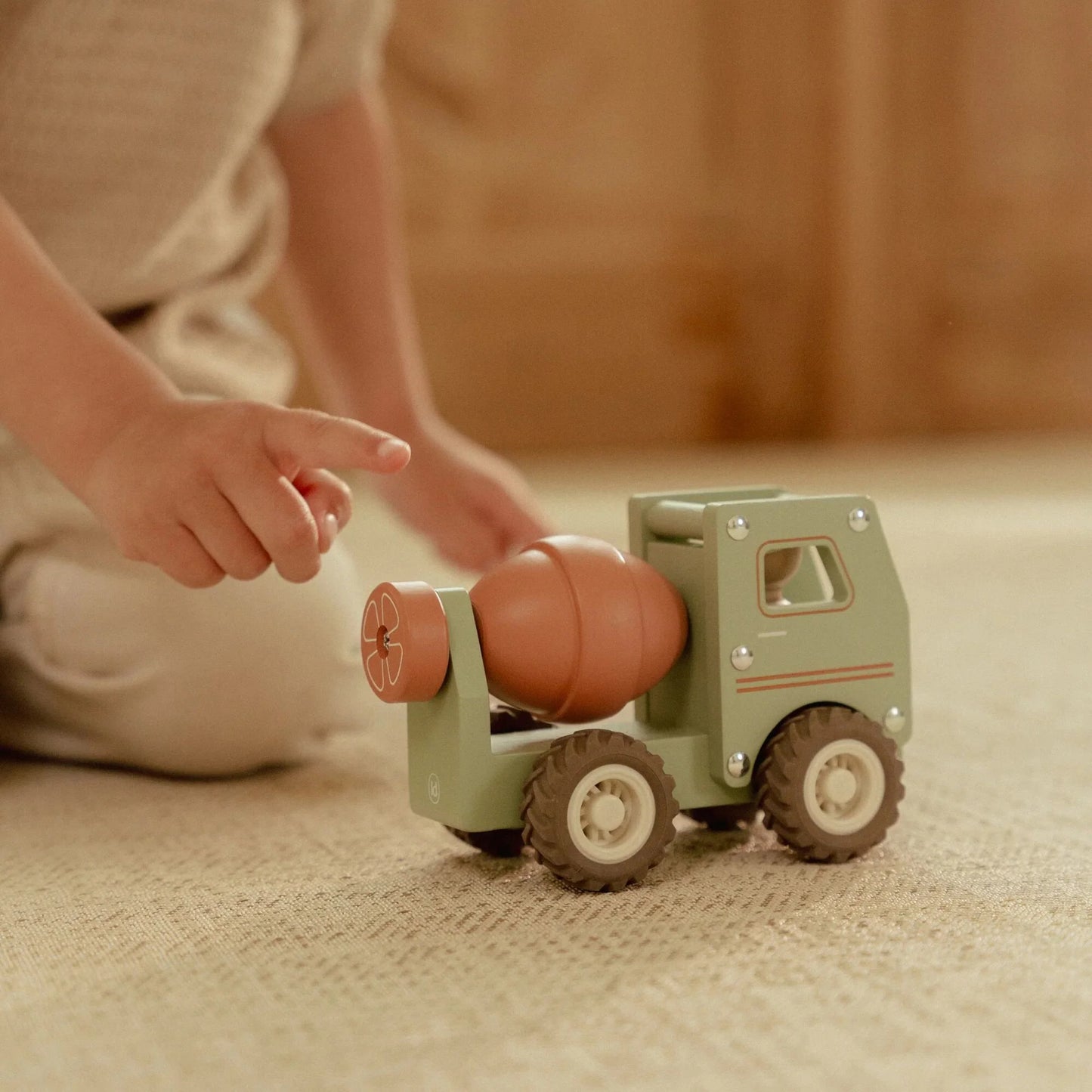 Camion di cemento in legno