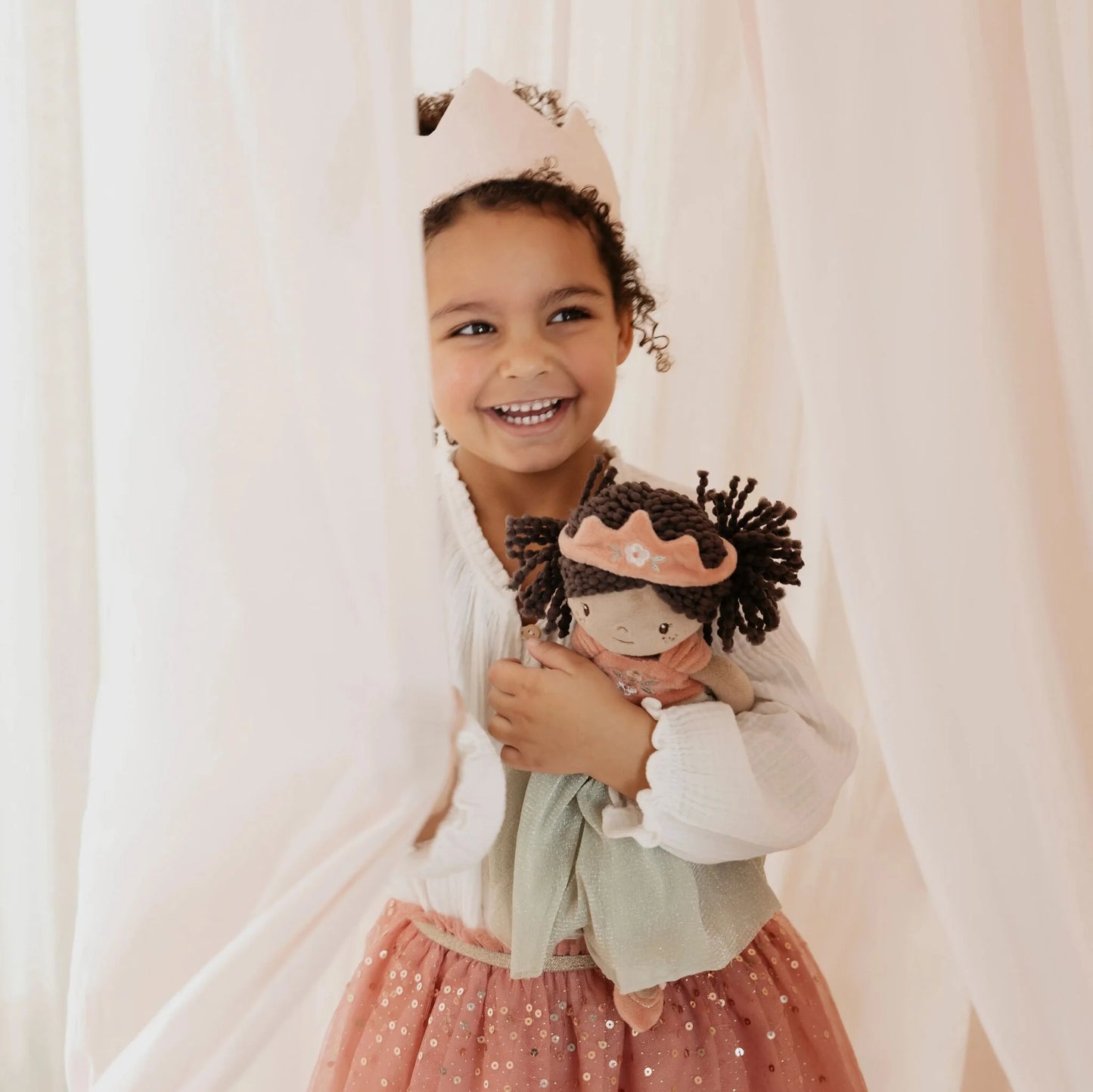 Bambola coccolosa Principessa Evi - 35 cm