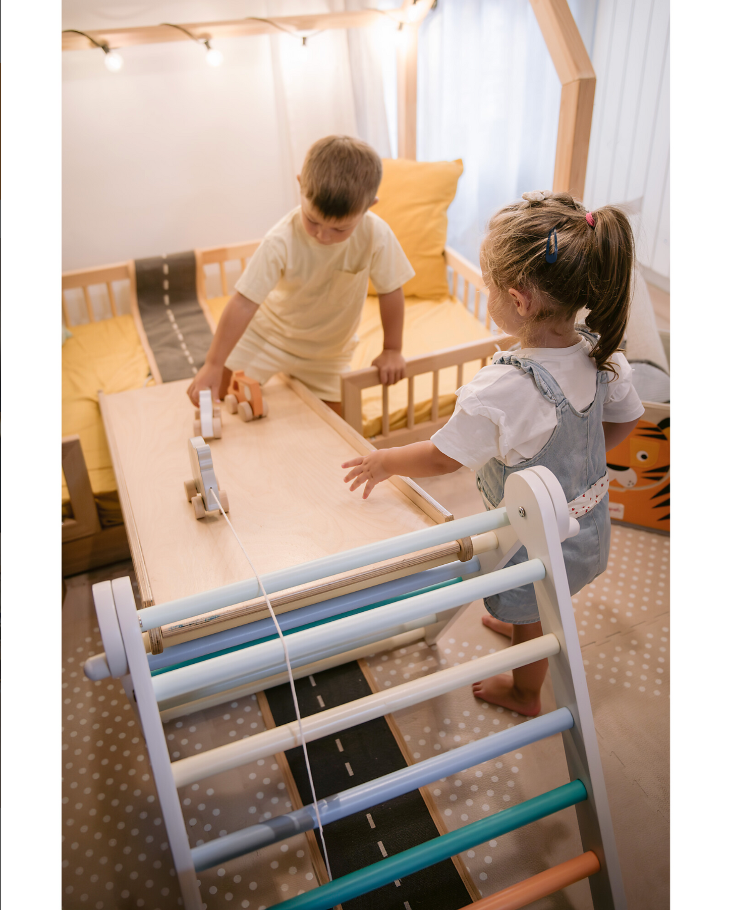 Pebo-Triangolo Montessori Pikler Rainbow - Sunny Beach + Scivolo 2 in 1