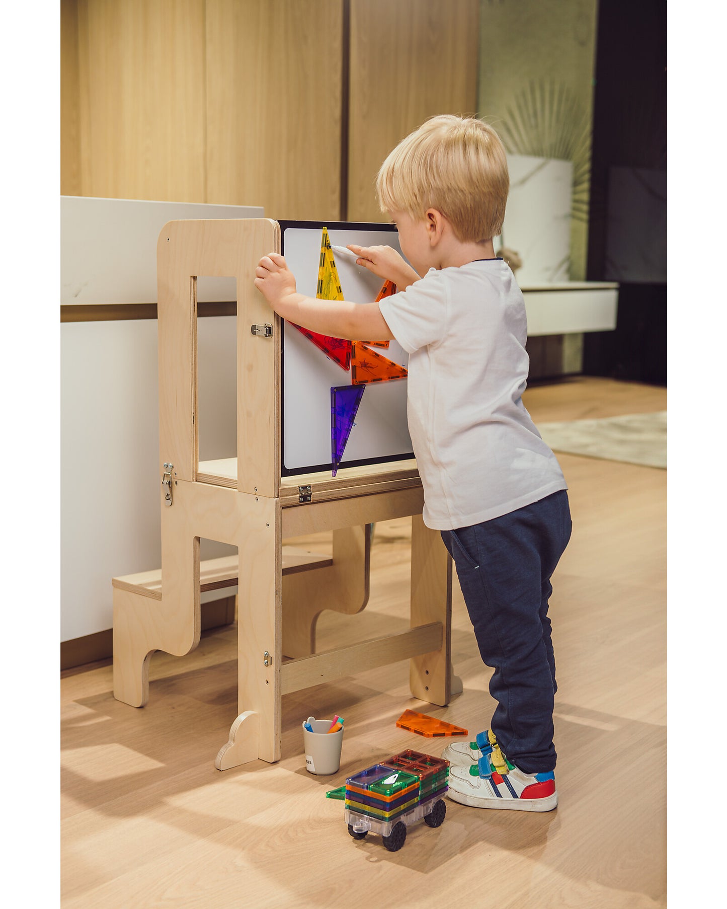Torre Montessori 3 in 1 - Natural - Lavagna Magnetica e Convertibile in Tavolo+Sedia
