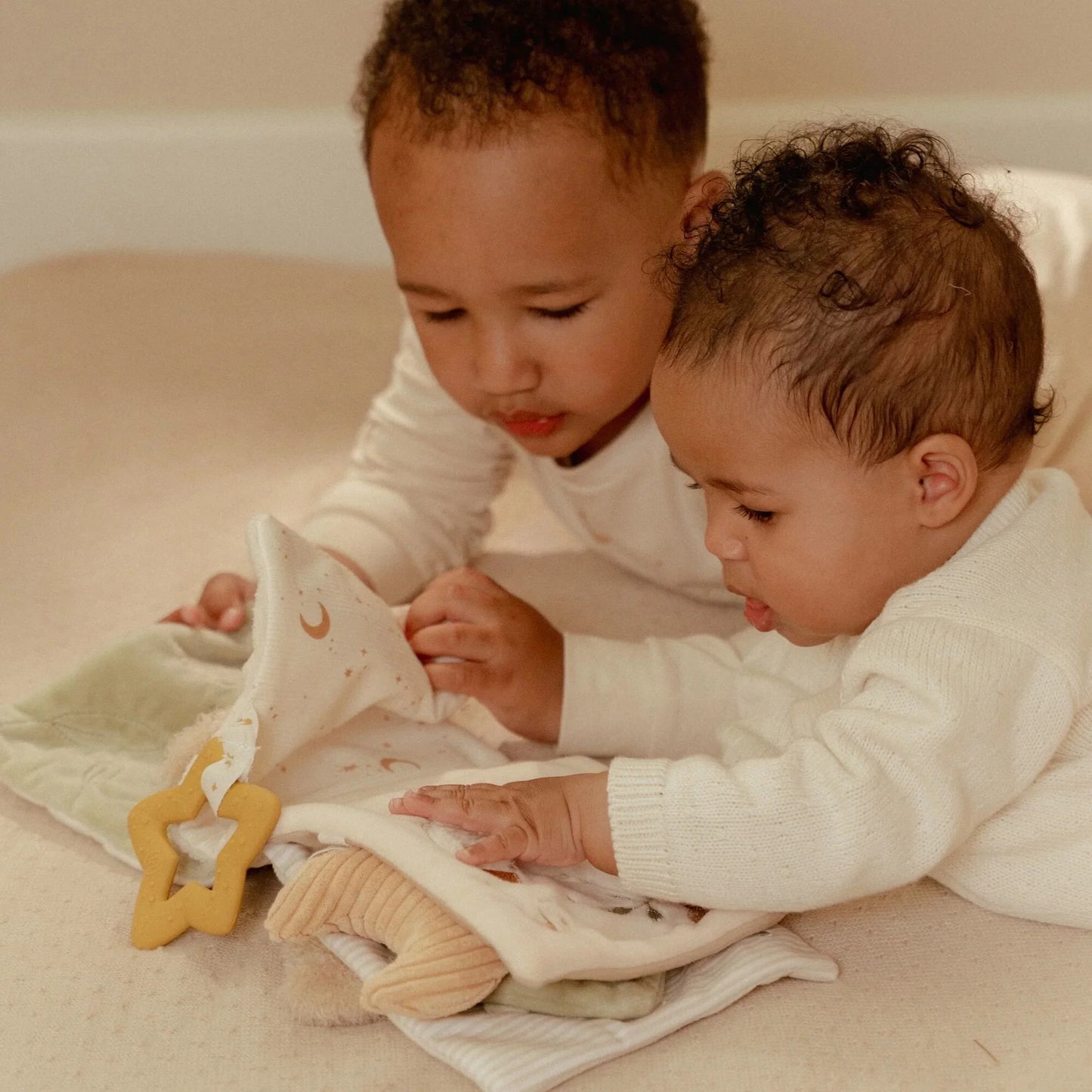 INGA-Libretto di attività - Beige - Newborn Naturals