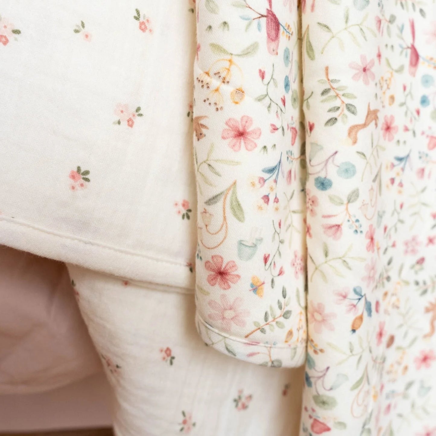 Coperta per culla in mussola leggera - Bianca - Giardino delle fate - Fiore delle fate110x140