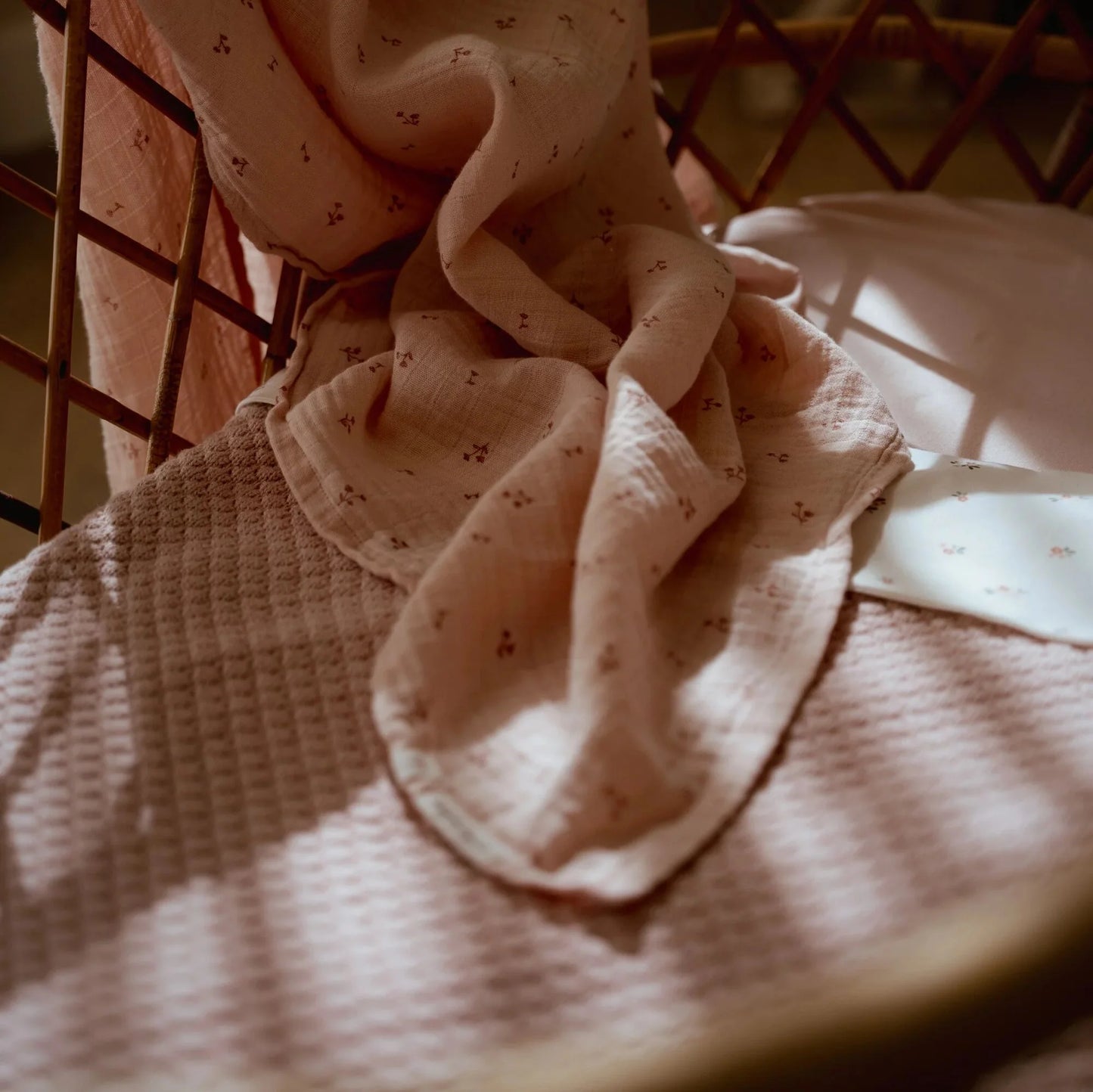 Coperta per culla lavorata a maglia - Rosa - Essentials 70x100