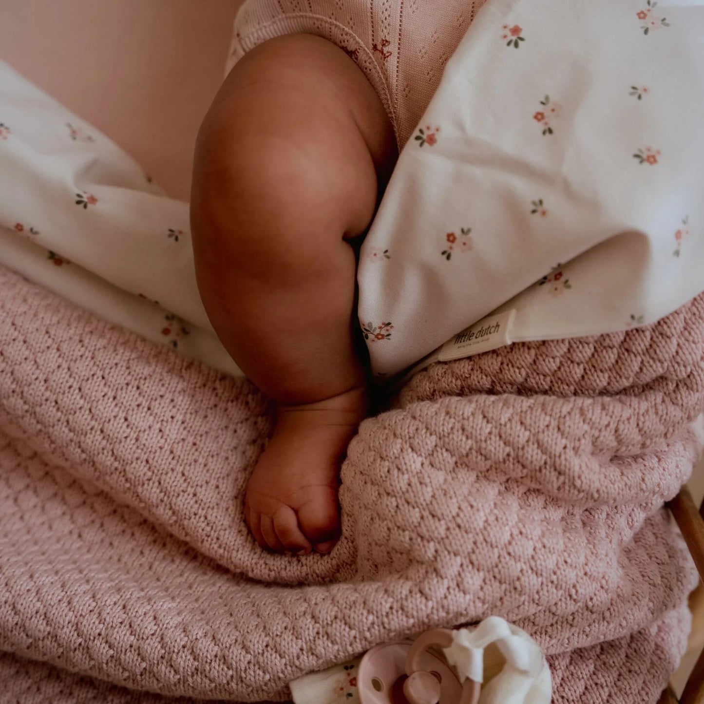 Coperta per culla lavorata a maglia - Rosa - Essentials 70x100