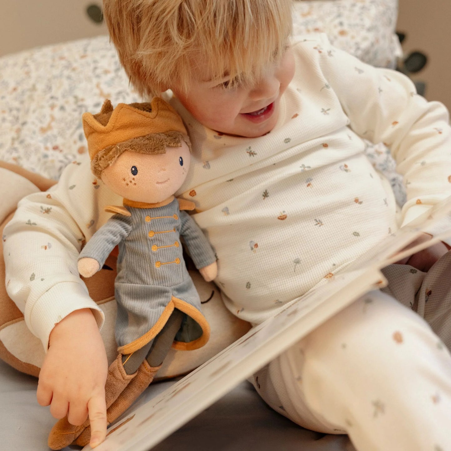 Bambola coccolosa Principe Jim - 35 cm