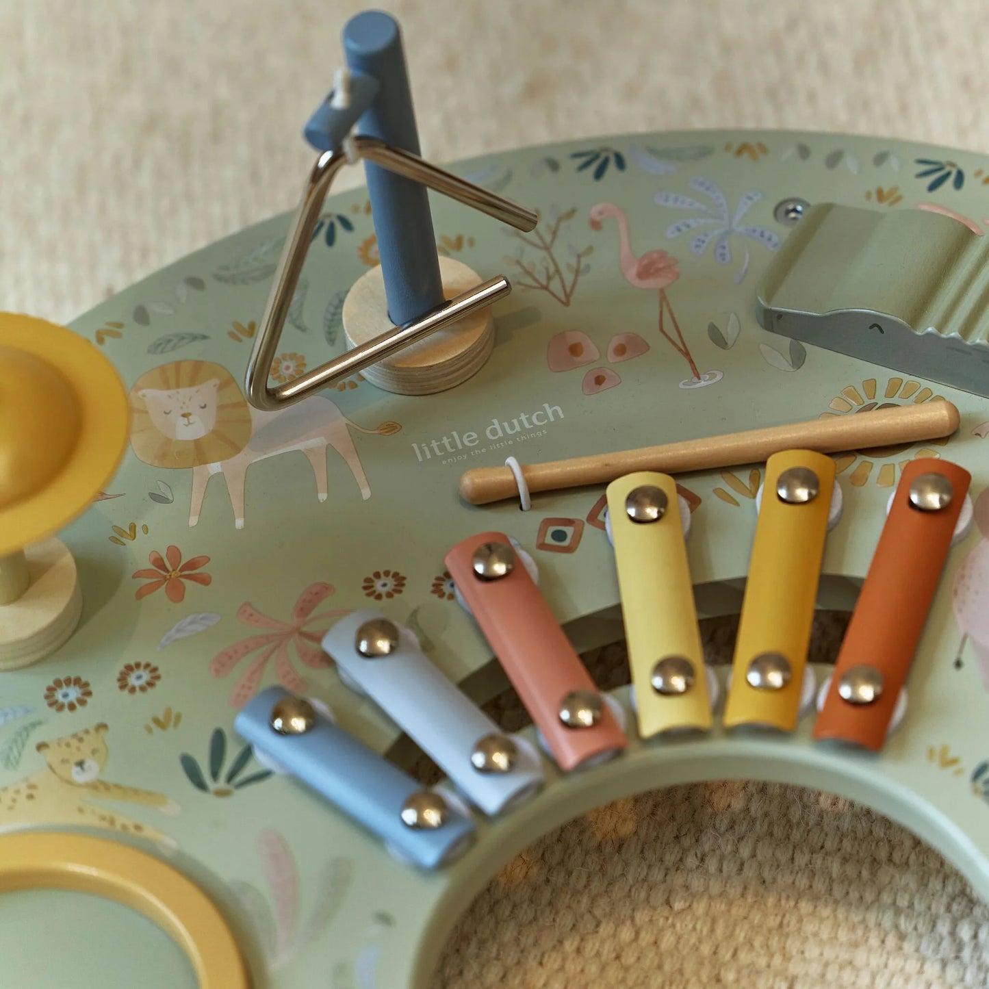 Music table - Safari Friends