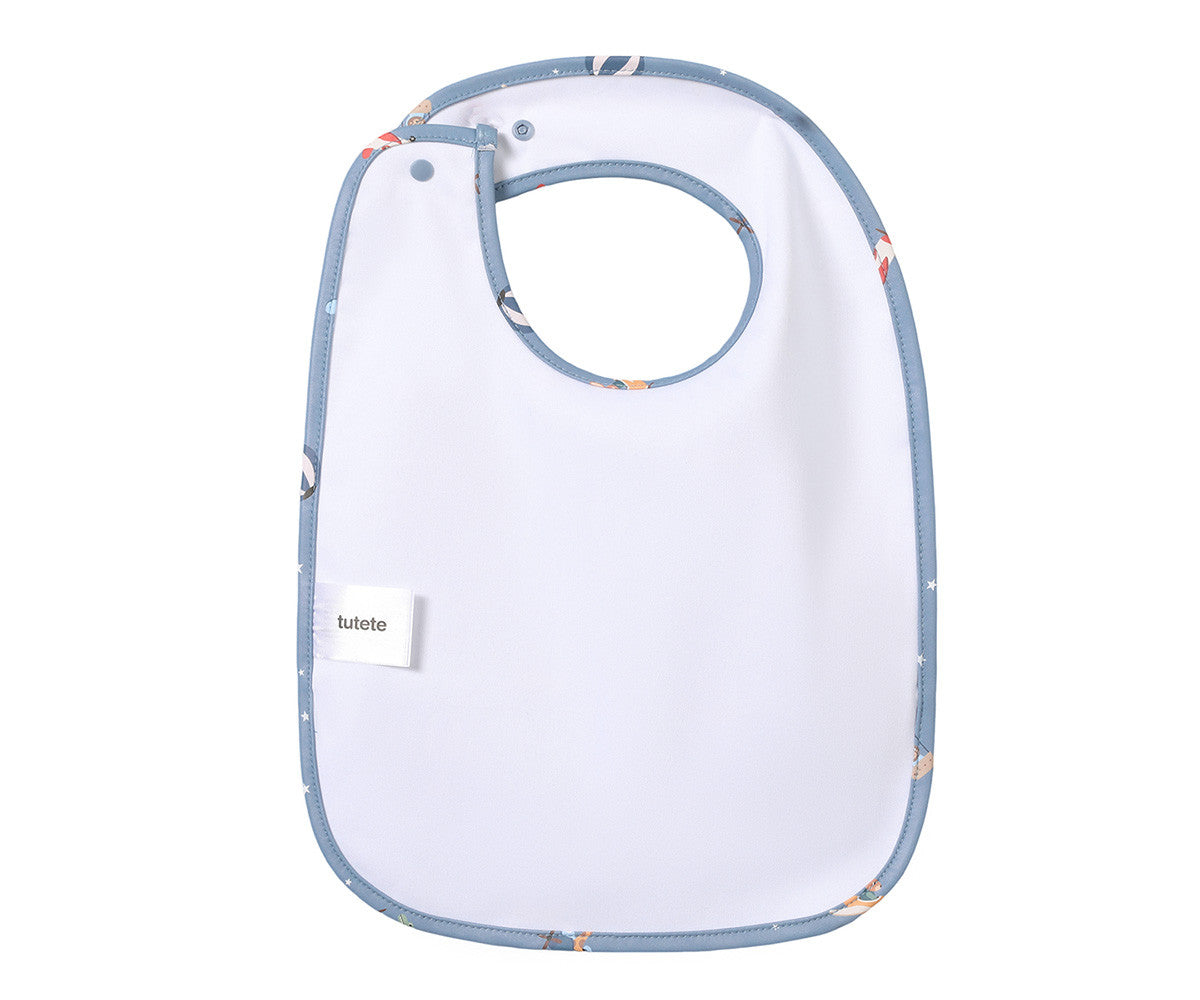 Waterproof bib for babies with planes design from Tutete, made for feeding and keeping clothes clean.