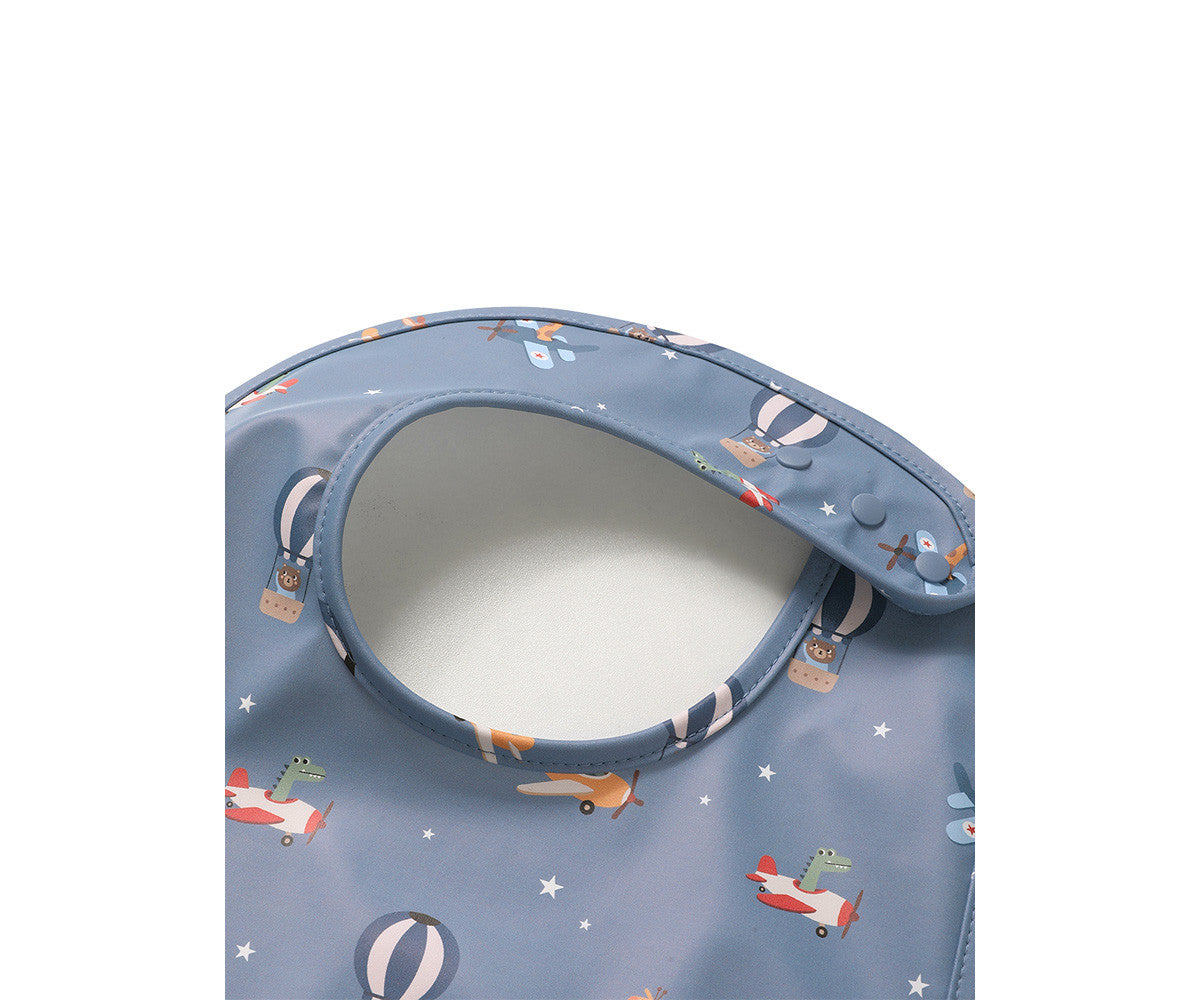Waterproof bib for babies with planes print by Tutete, featuring a soft, durable design ideal for feeding messes.