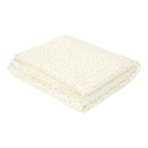 Little Dutch green crib blanket with blueberry leaf pattern, 70x100 cm, soft and cozy for a nursery setting.