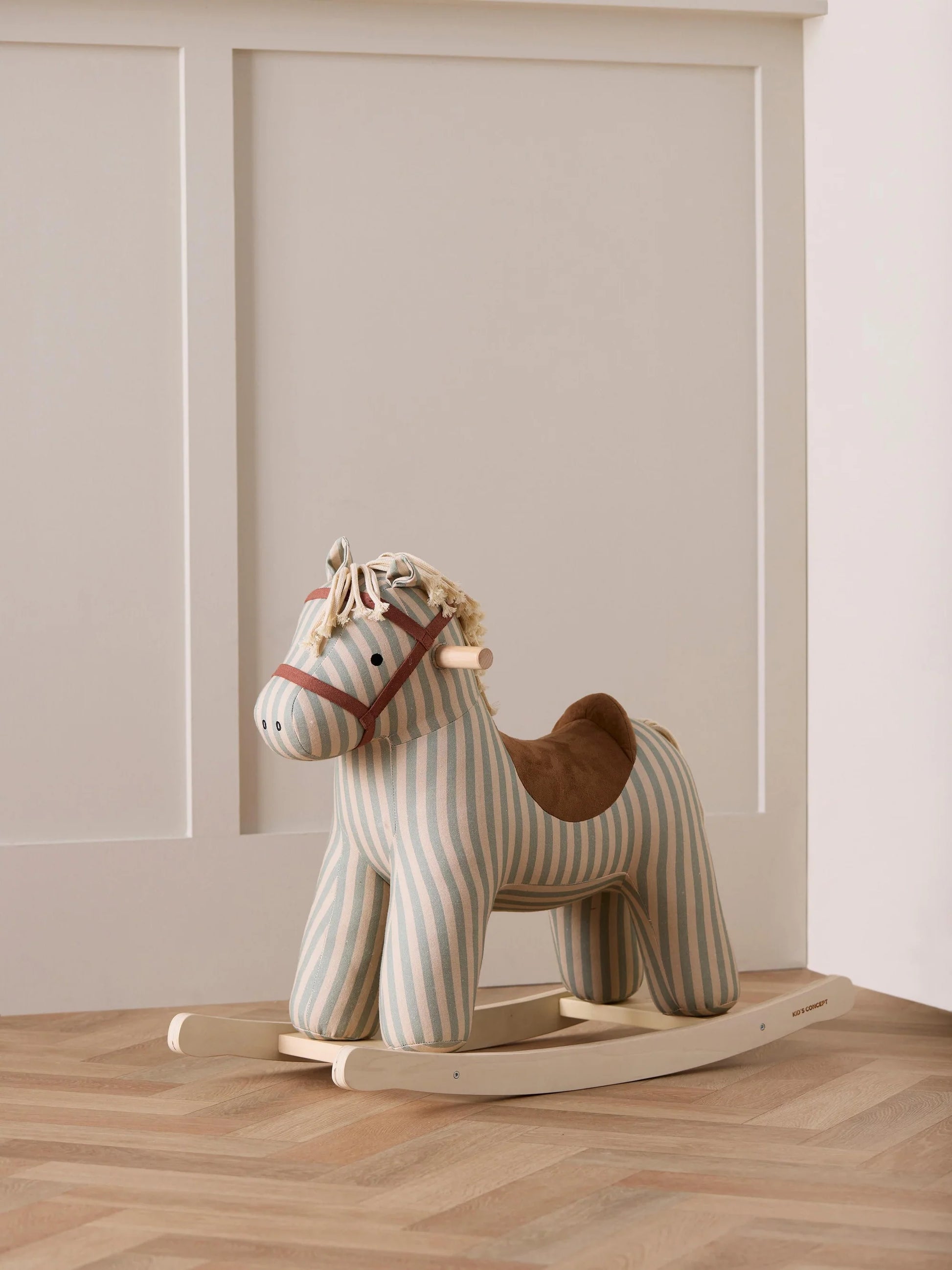 Kid's Concept cavalcabile dondolo Sam Aiden - Scandi Kids Concept Store