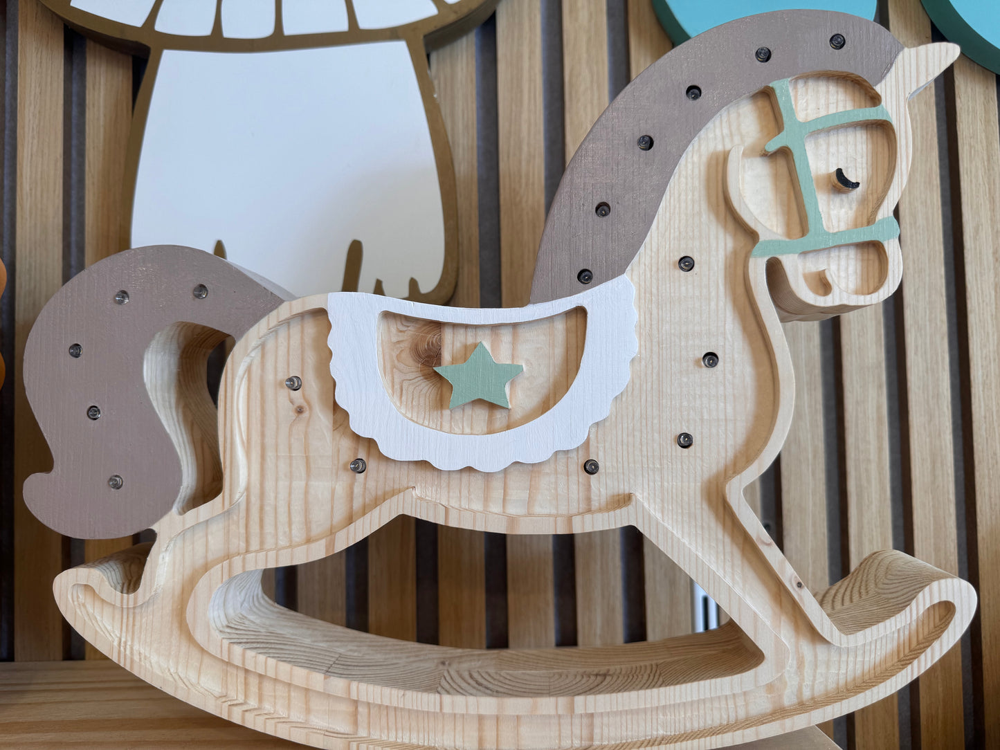 Lampada in legno - cavallo a dondolo