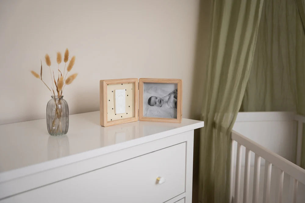 Decorative Doppia Cornice with Jolis Cœurs design by Petit Artichaut, showcasing a charming, ornate picture frame with heart motifs.