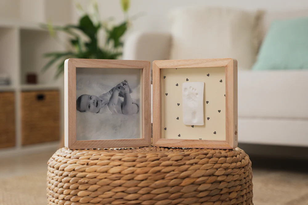 Doppia cornice Jolis Cœurs by Petit Artichaut featuring two decorative heart-shaped picture frames on a white background.