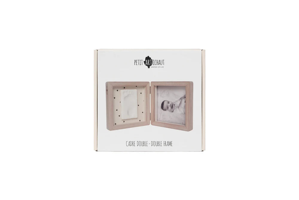 Set of nine Doppia Cornice Jolis Cœurs picture frames by Petit Artichaut with charming heart designs, ideal for wall decor.