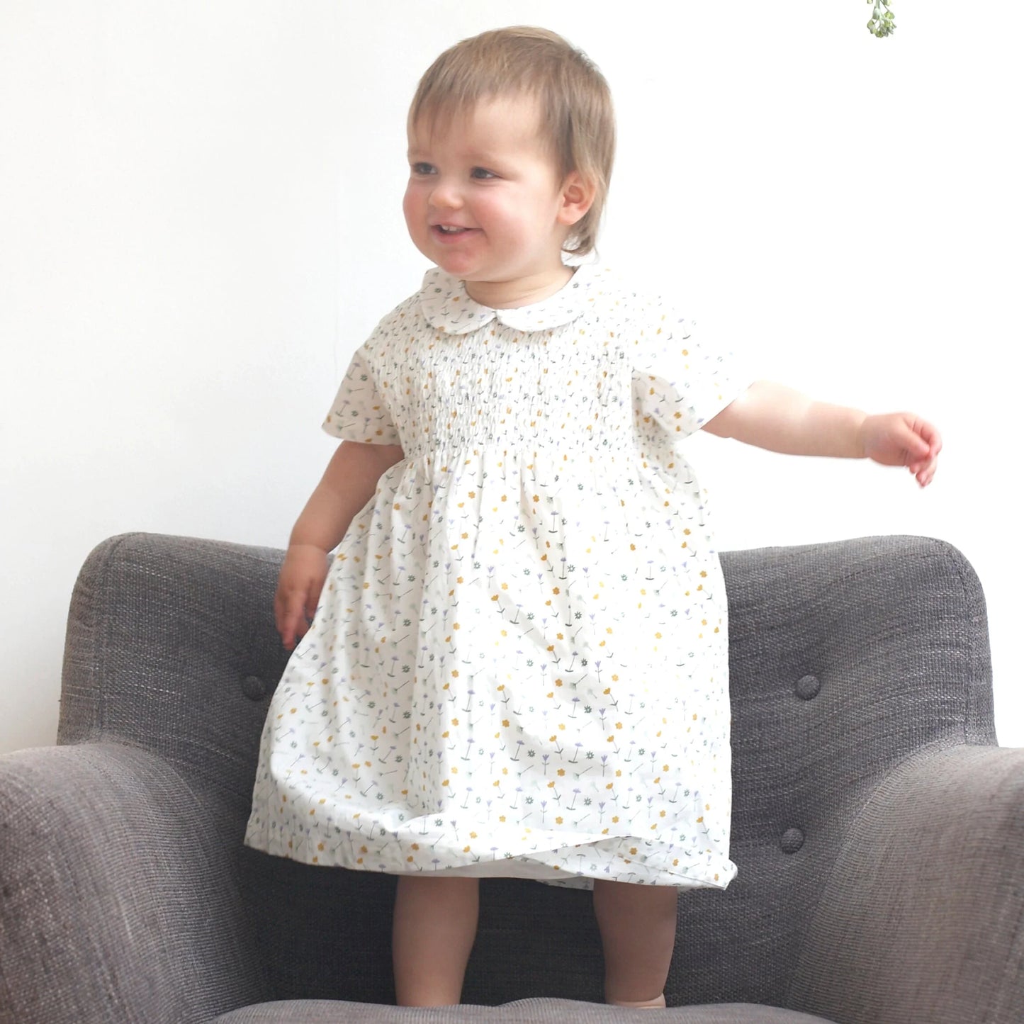 Abito con colletto Smock Peter Pan - Fiori, bianco - Pigeon