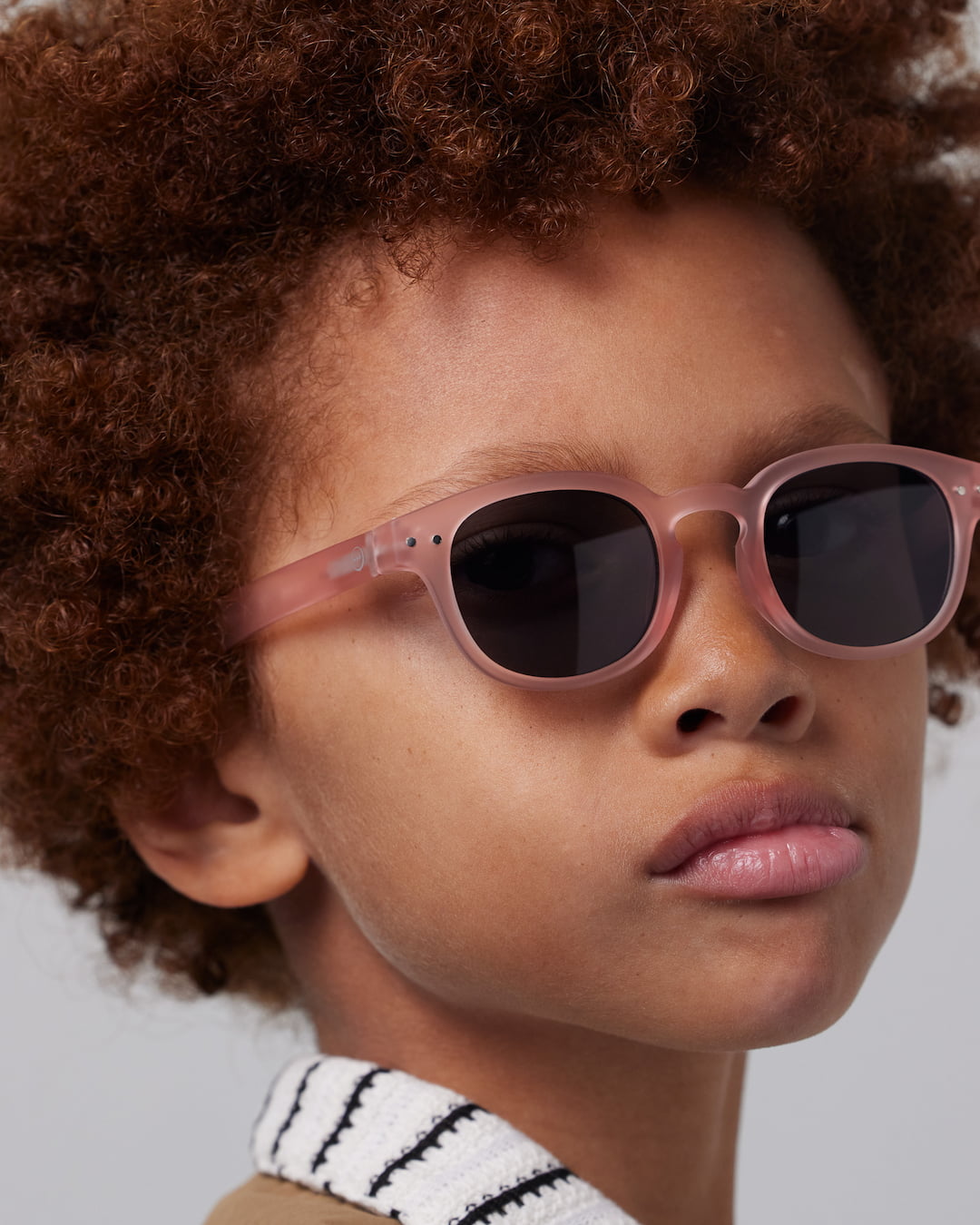 Pink IZIPIZI sunglasses for children aged 5-7, stylish and protective eyewear with a playful design for young kids.