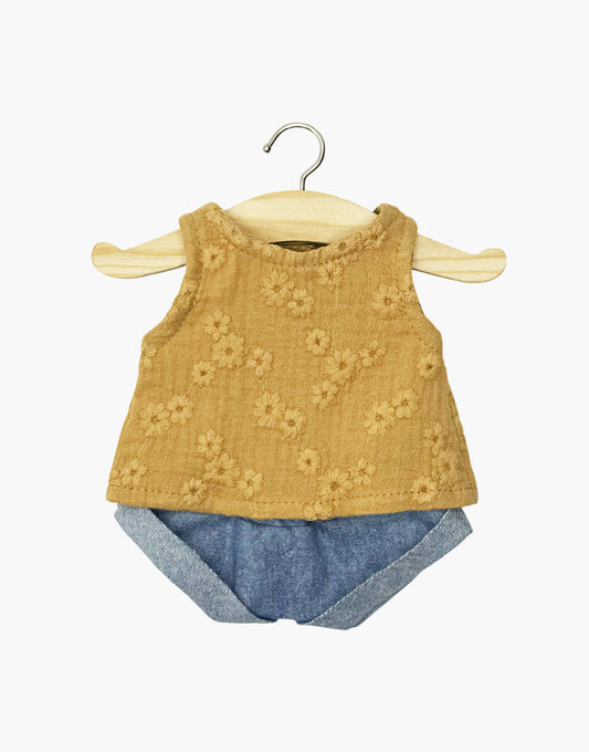 Completo top Andrée in garza di cotone cammello con ricami floreali e mini shorts in denim
